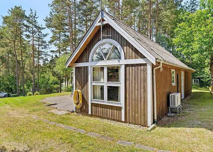 7 Person In Kolind-by Traum